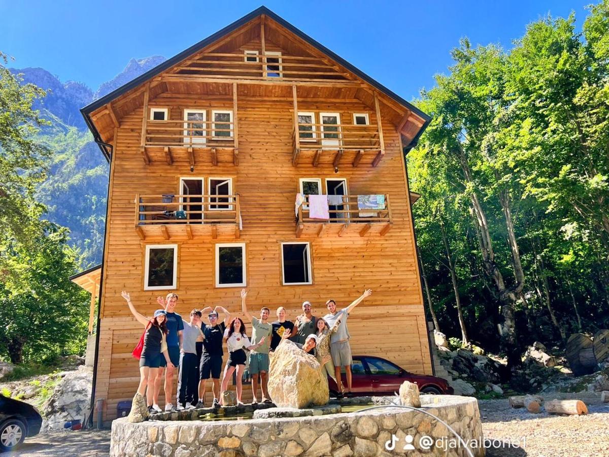 Adenisi guesthouse Tropoje Eksteriør billede